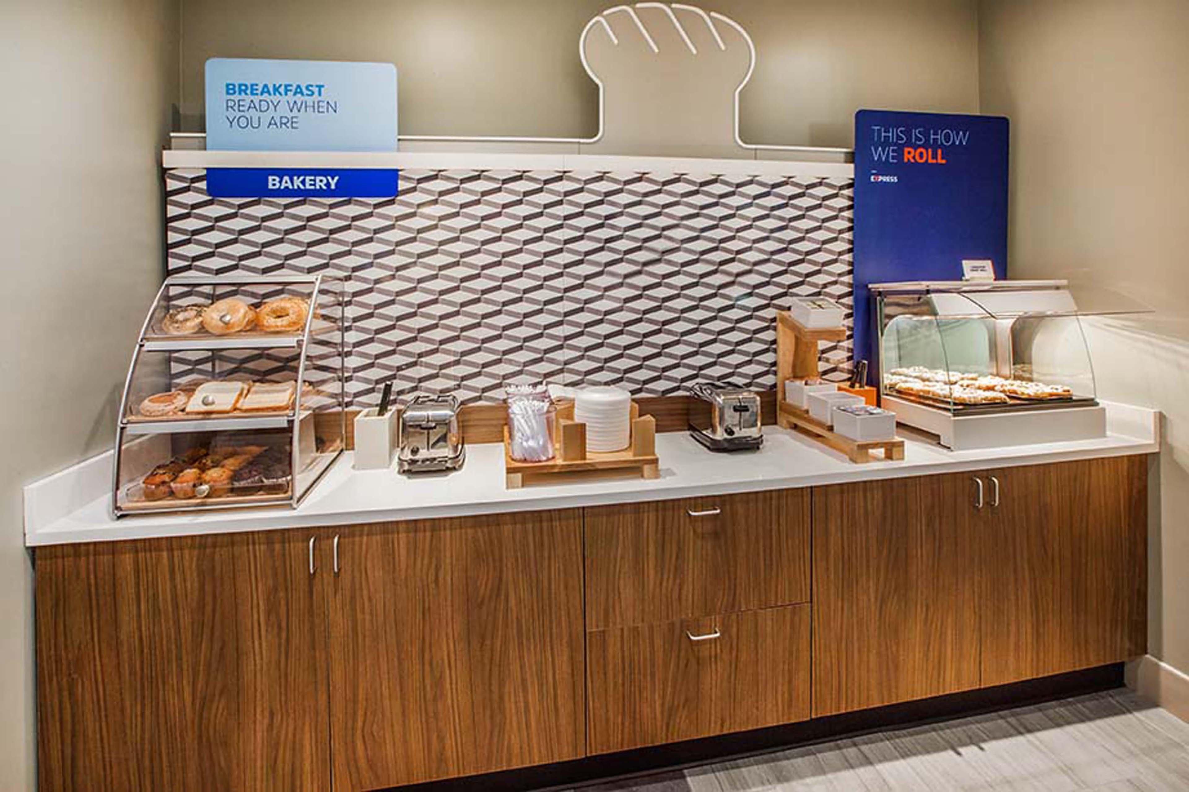 Holiday Inn Express Prince Frederick By Ihg Экстерьер фото